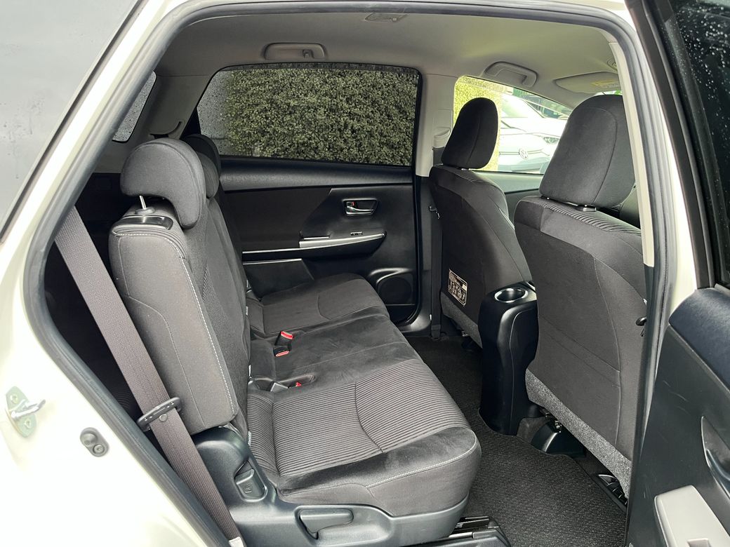 2019 Toyota Prius Alpha