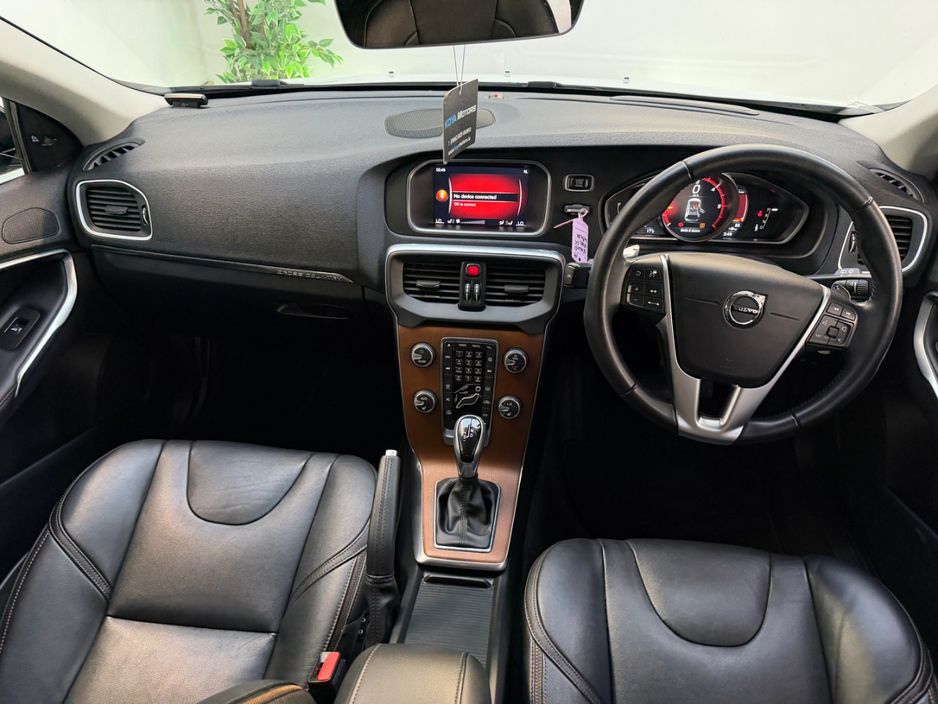 2017 Volvo V40
