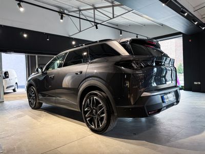 2025 Peugeot 5008