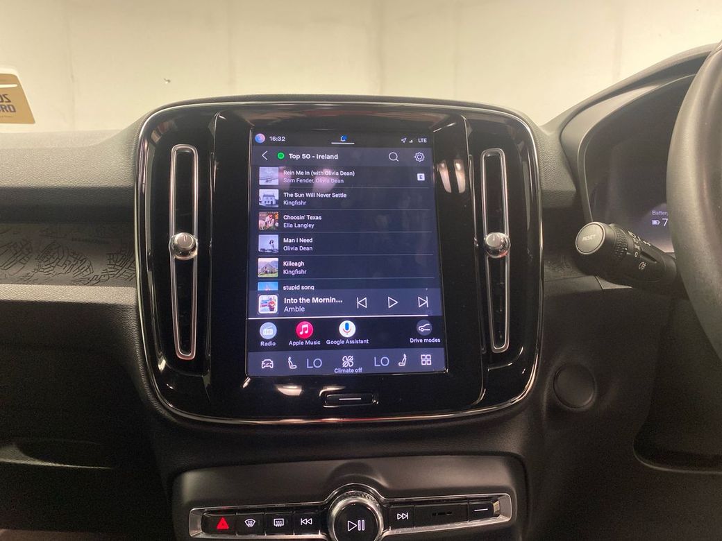 2023 Volvo XC40