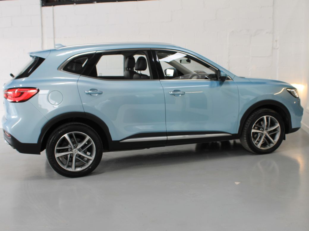 2021 MG HS