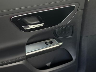 2025 Mercedes-Benz GLC Class