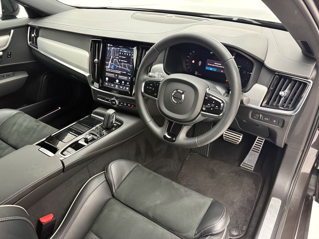 2022 Volvo S90