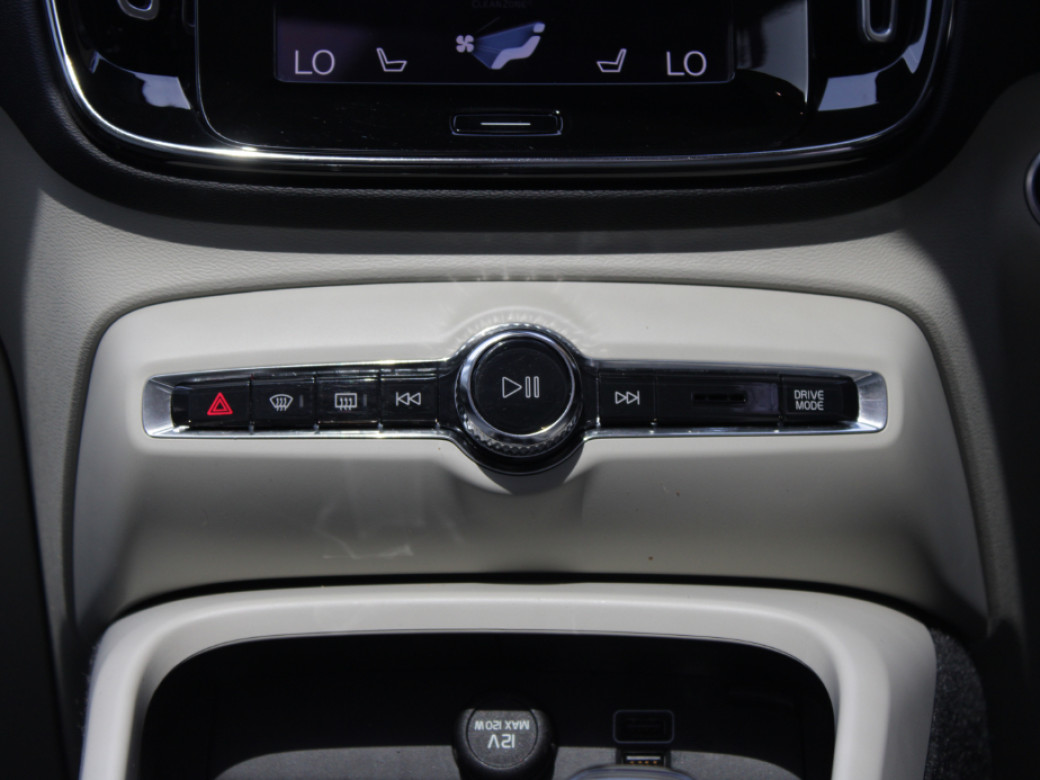 2021 Volvo XC40