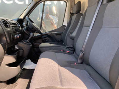 2019 Nissan NV400