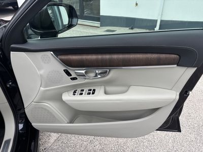 2022 Volvo S90