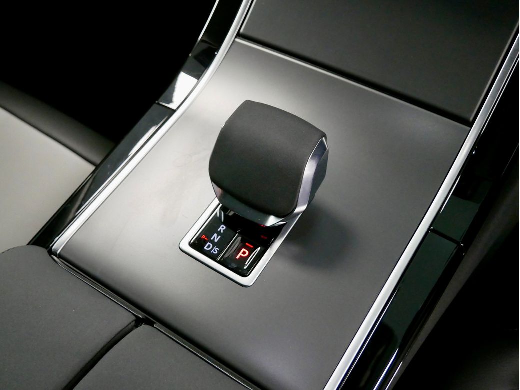 2025 Land Rover Range Rover Velar
