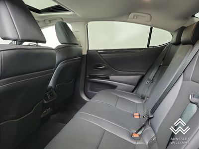 2022 Lexus ES 300h
