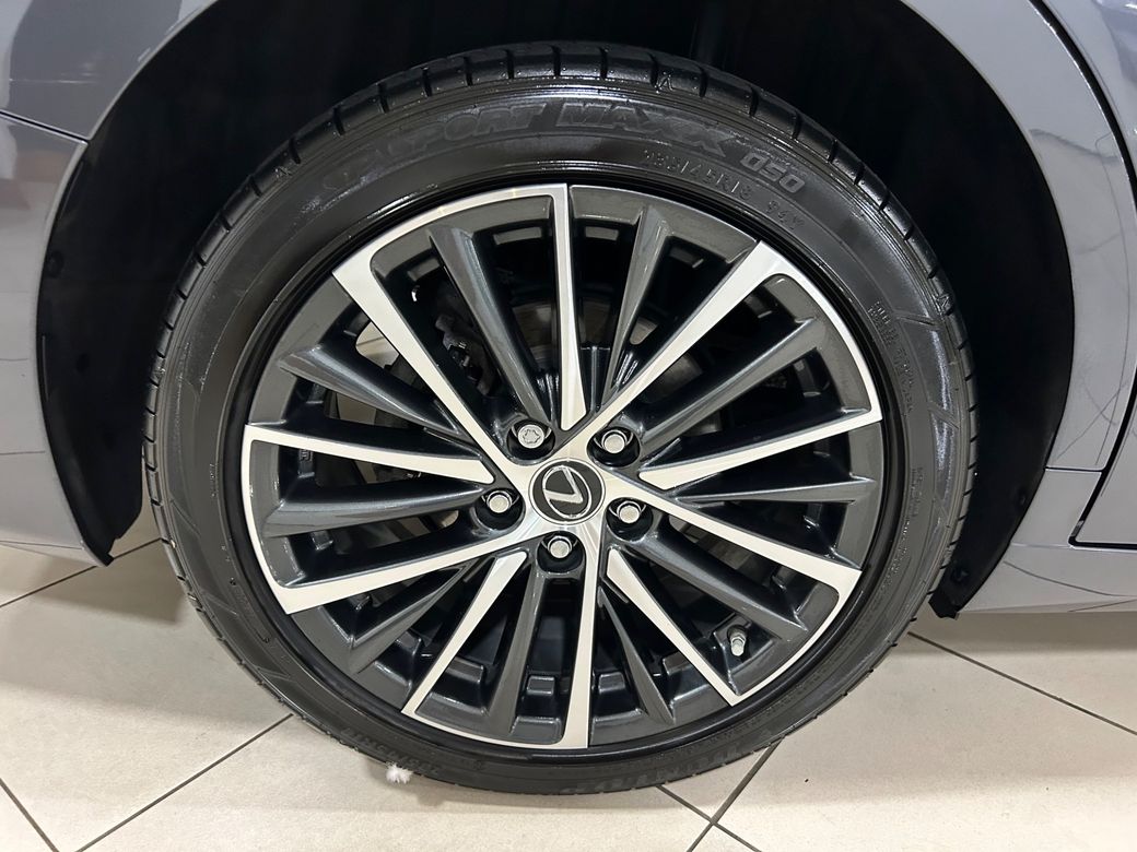 2023 Lexus ES 300h