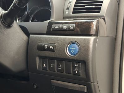 2014 Toyota Vellfire