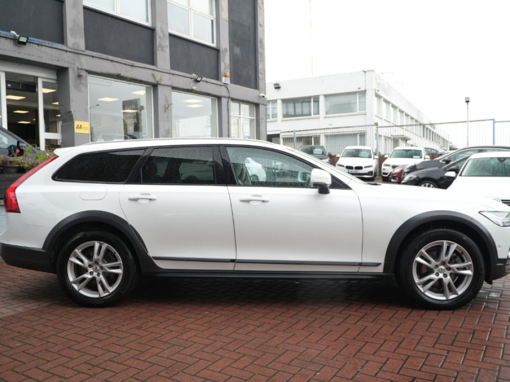 2019 Volvo V90 Cross Country