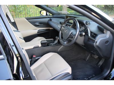2019 Lexus ES 300h