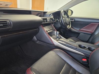 2019 Lexus IS 300h