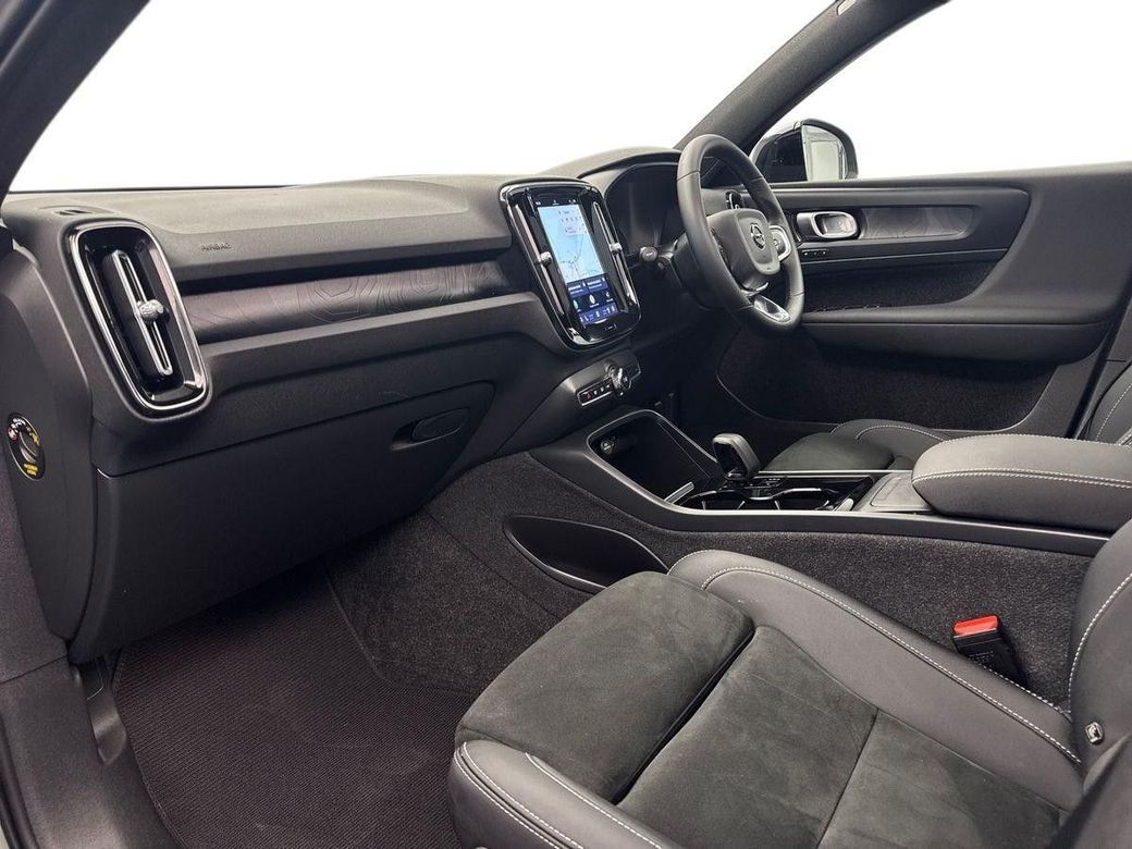 2023 Volvo XC40