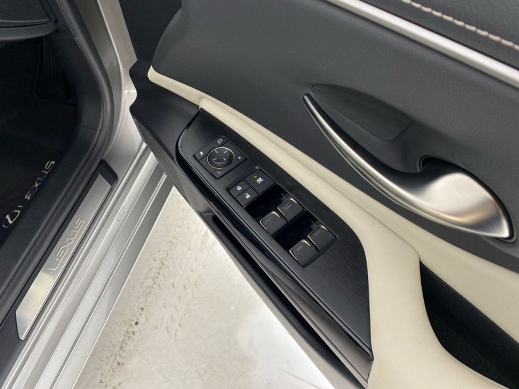 2025 Lexus ES 300h