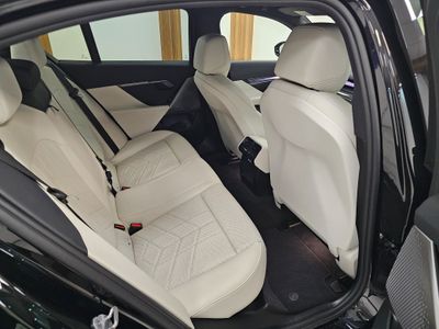 2025 BMW i5