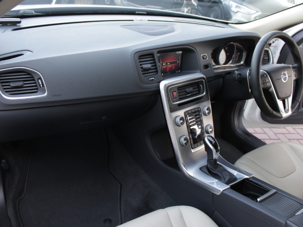 2016 Volvo V60 Cross Country