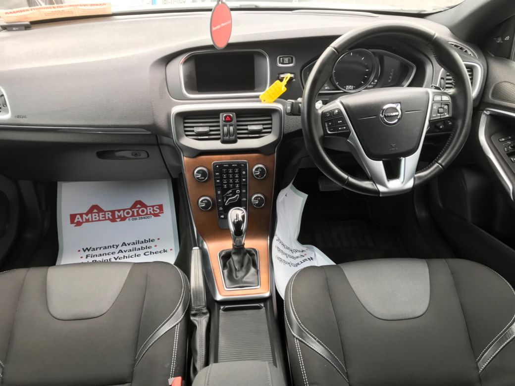 2017 Volvo V40
