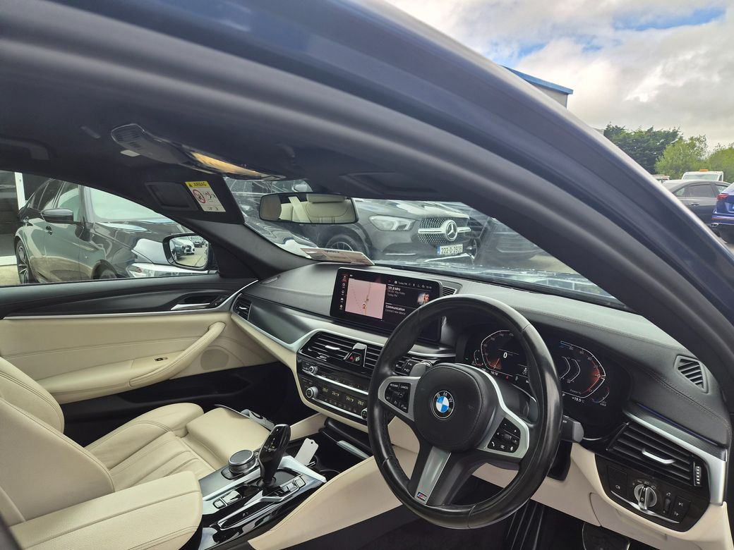 2022 BMW 520