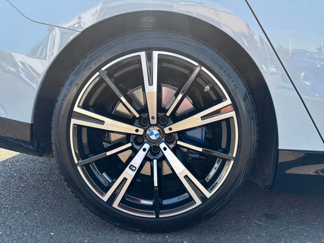2025 BMW i5