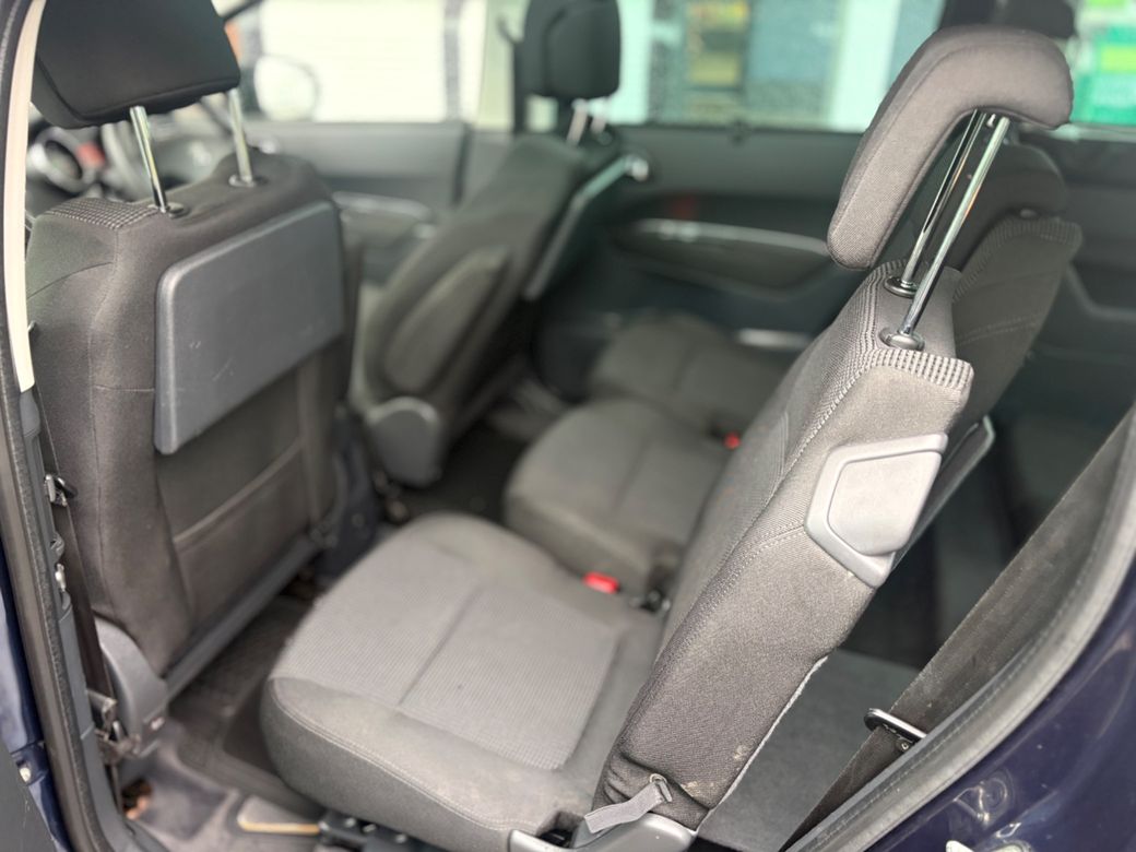 2011 Peugeot 5008