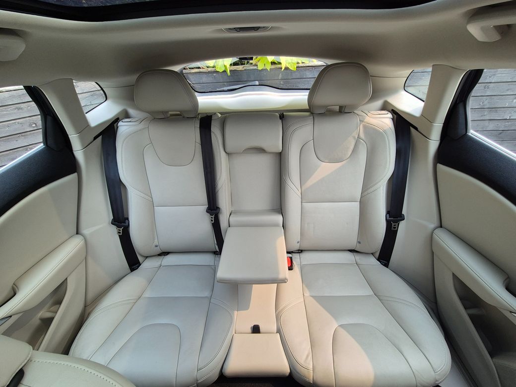 2020 Volvo V40