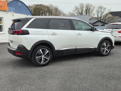2023 Peugeot 5008