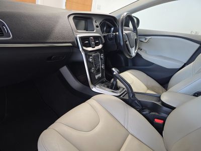 2017 Volvo V40