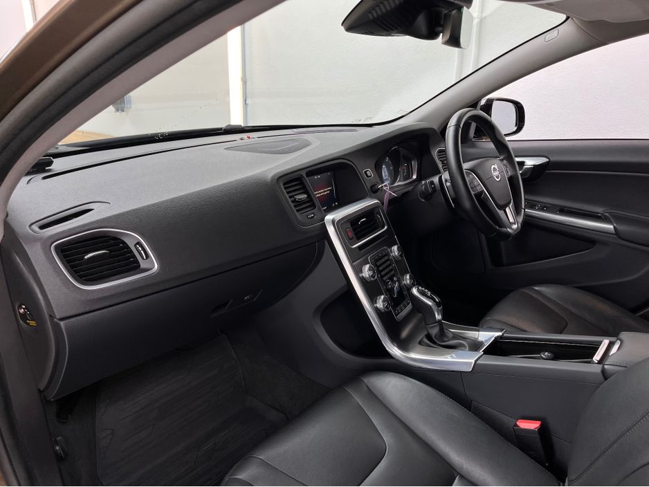 2016 Volvo V60 Cross Country