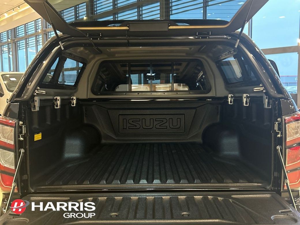 2025 Black Isuzu D-MAX