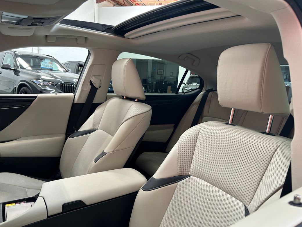 2024 Lexus ES 300h