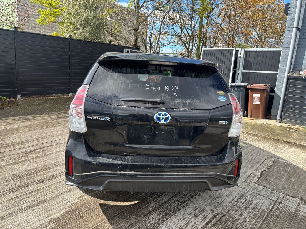 2016 Toyota Prius Alpha