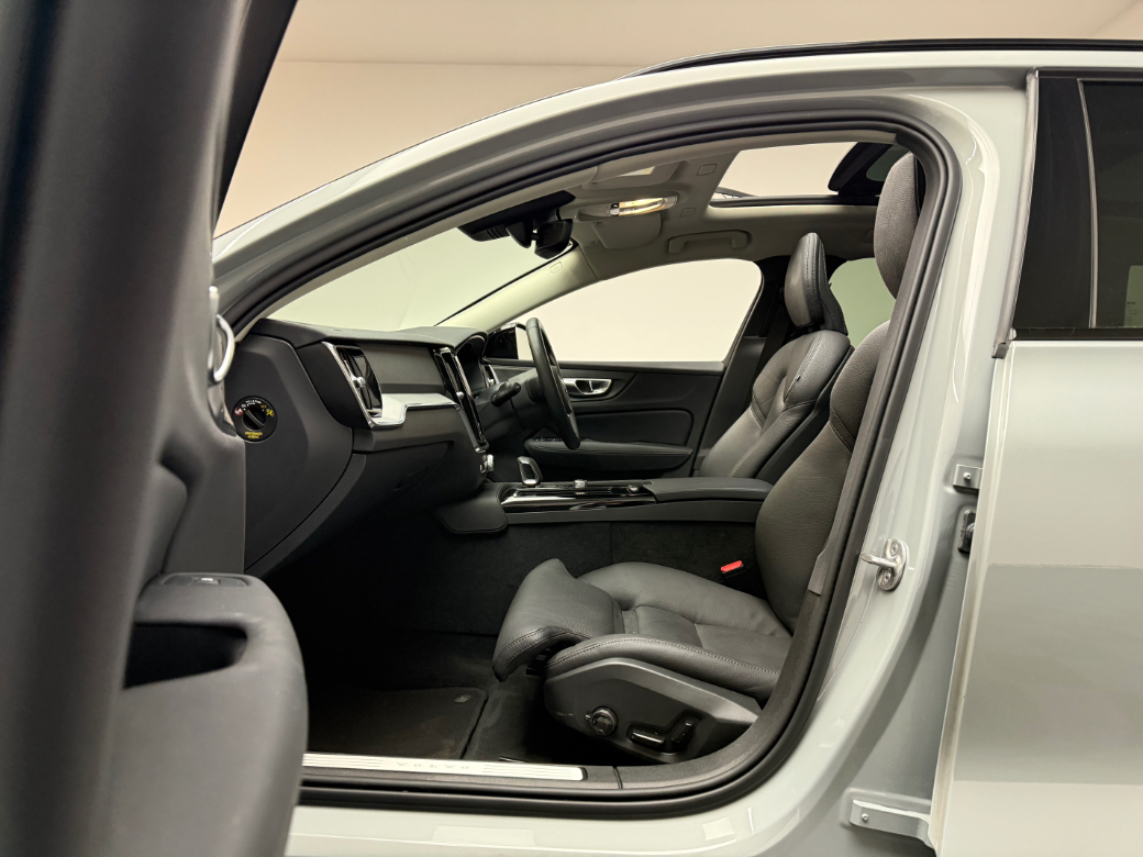2025 Volvo V60