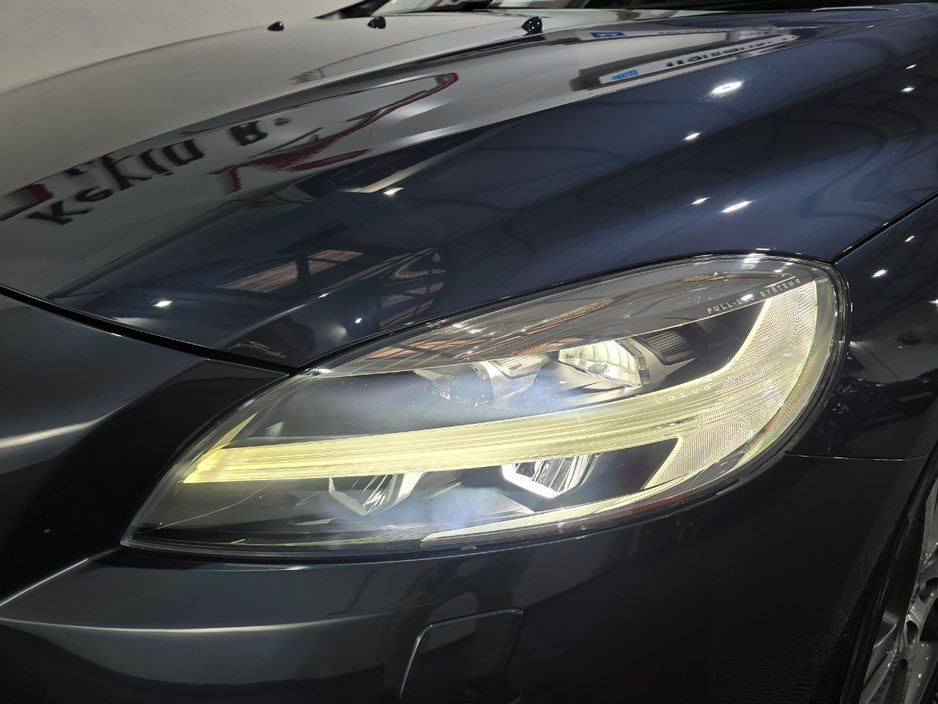 2018 Volvo V40