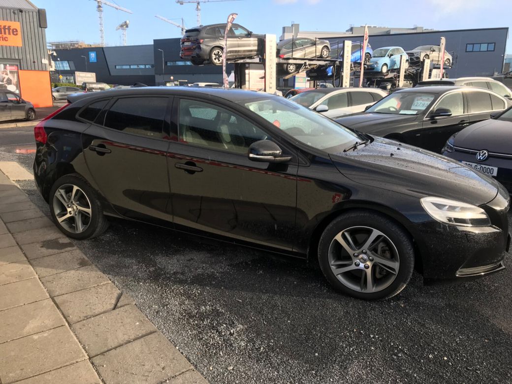 2018 Volvo V40