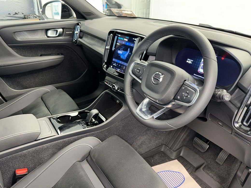2023 Volvo XC40