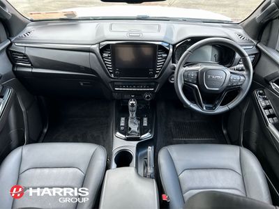 2025 White Isuzu D-MAX