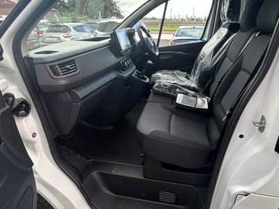 2025 Nissan Primastar
