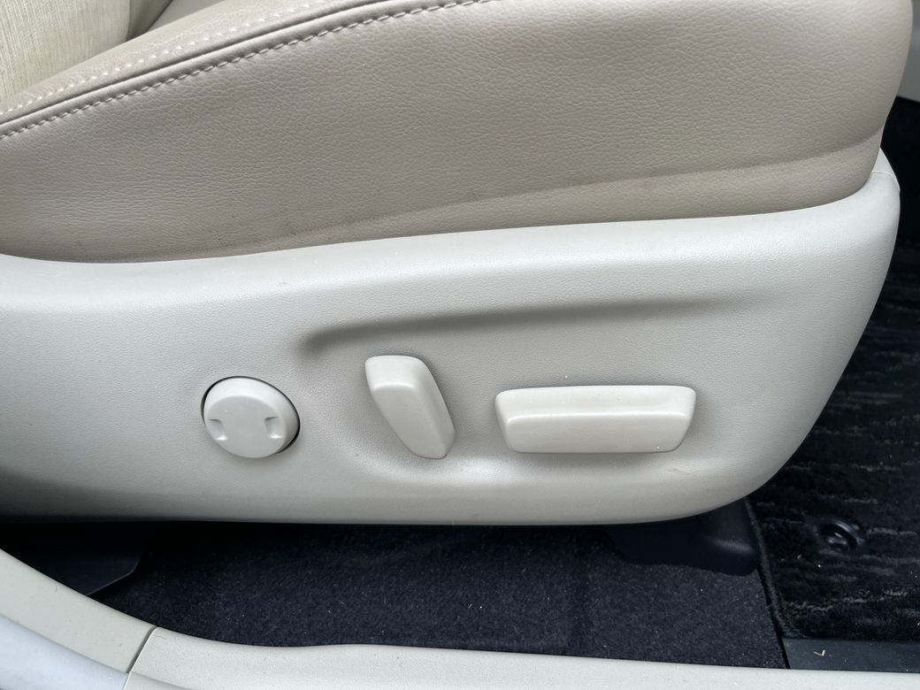 2019 Toyota Prius Alpha