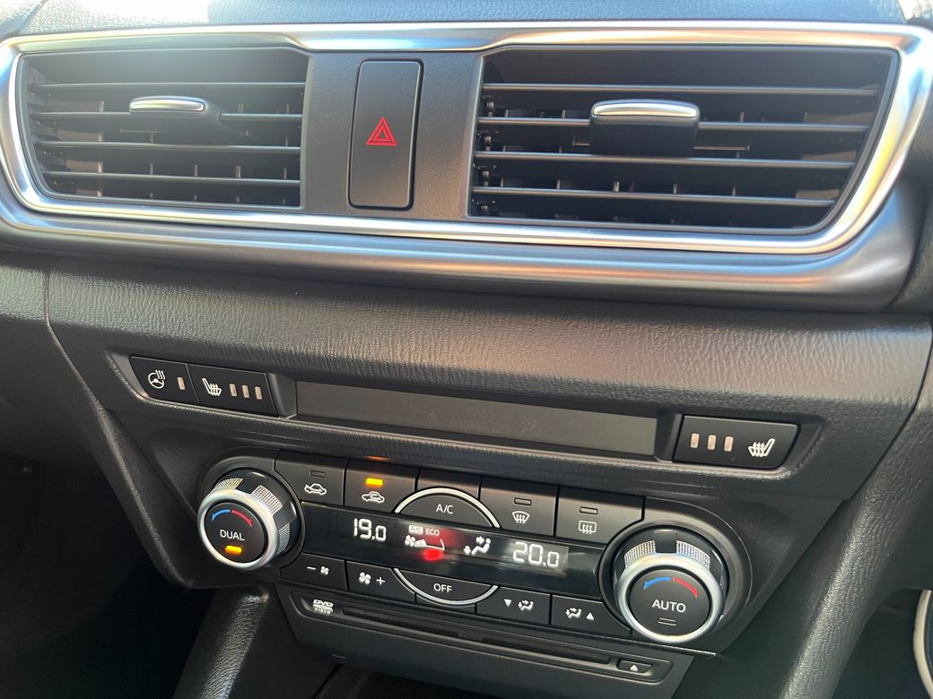 2019 Mazda Axela