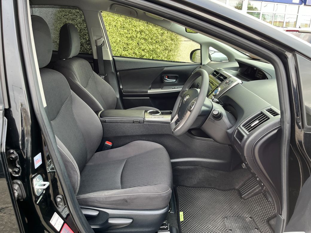 2016 Toyota Prius Alpha