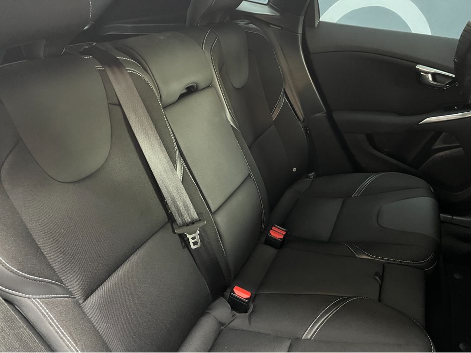 2017 Volvo V40