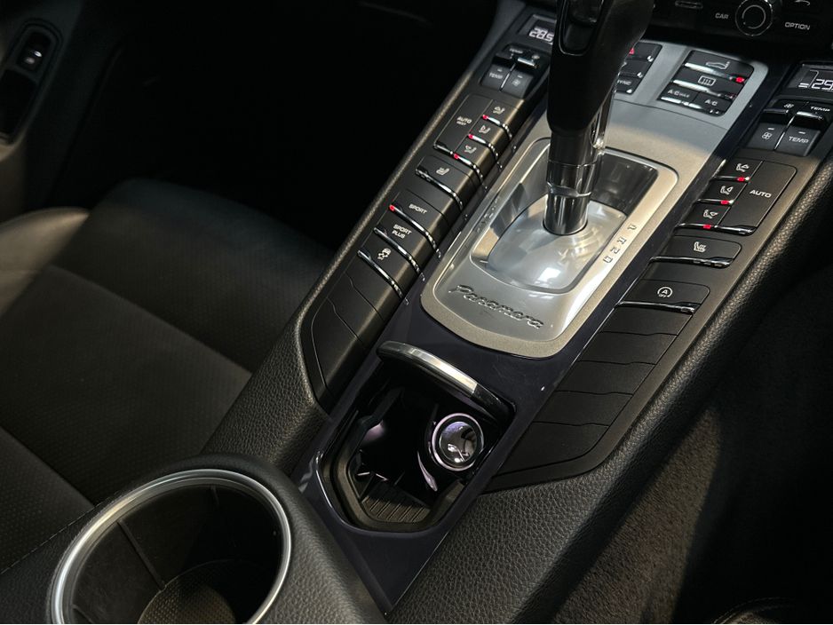 2016 Porsche Panamera