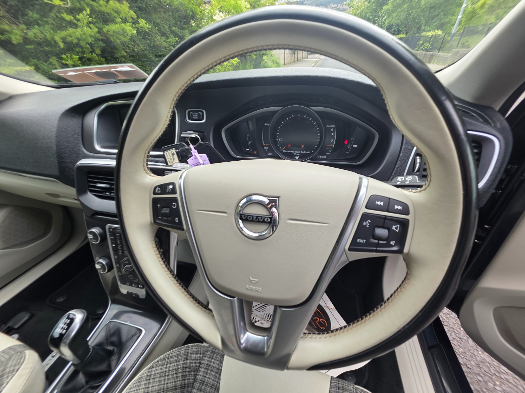 2018 Volvo V40