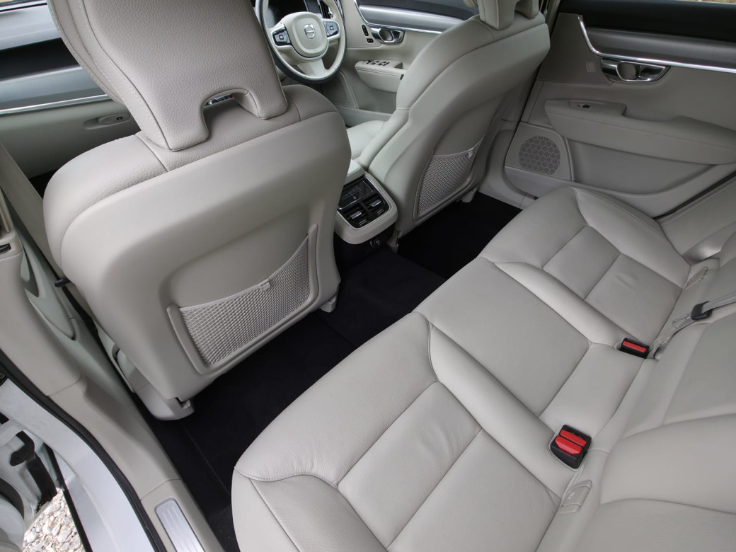 2020 Volvo V90