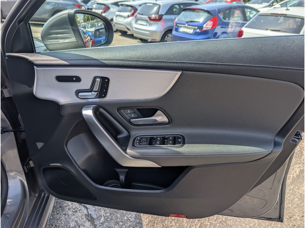 2020 Mercedes-Benz A 200