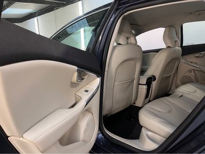 2017 Volvo V40