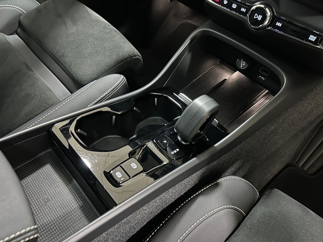 2023 Volvo XC40