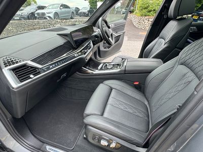 2023 BMW X7