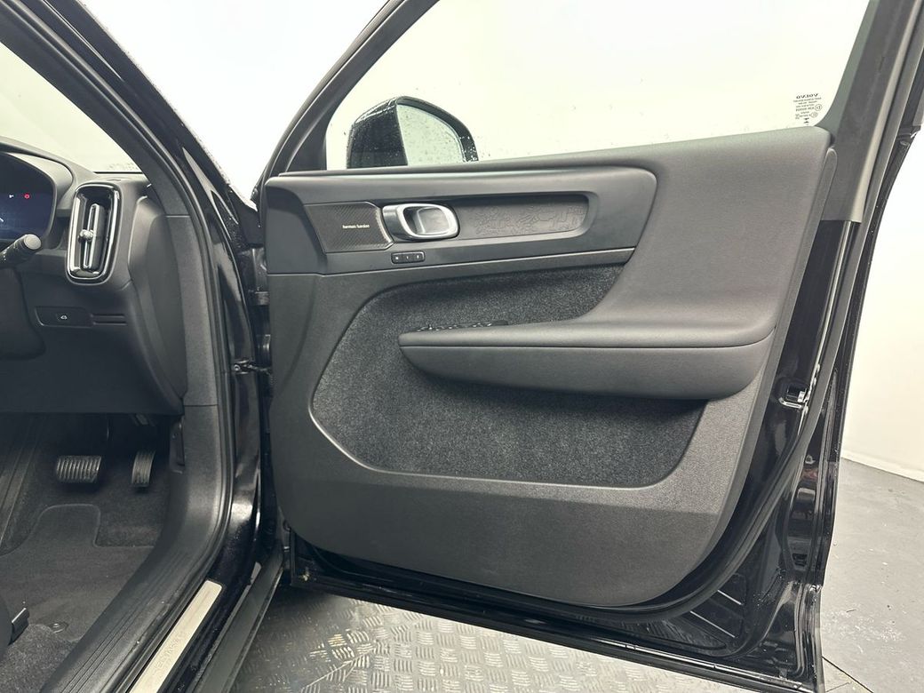 2023 Volvo C40